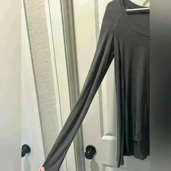 Free People gray ribbed long sleeve scoop neck a line swing tee size small - Picture 3 of 9